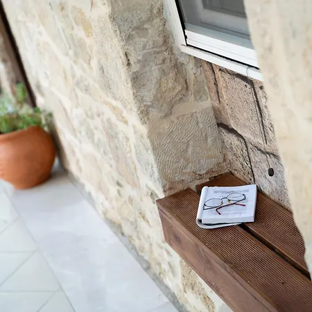 Petra House Apartman Vóri
